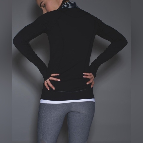 Lululemon Think Fast Pullover Shirt in Black Parallel Stripe Black White Size 4 - Picture 13 of 16